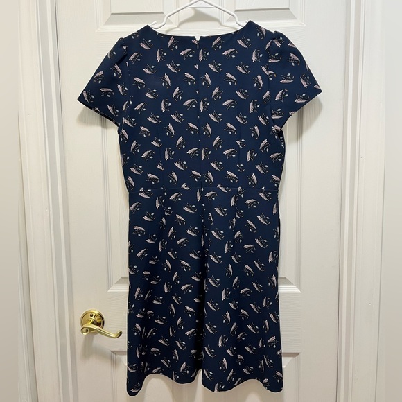 Blue Feather Patterned Short Sleeve Shift Dress Size 10 - Picture 2 of 5